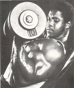 Bertil Fox doing Incline DB curls